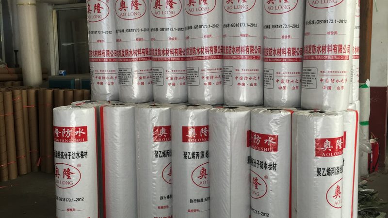 钢结构厂房岩棉板：揭秘其价格构成与选型要点**
